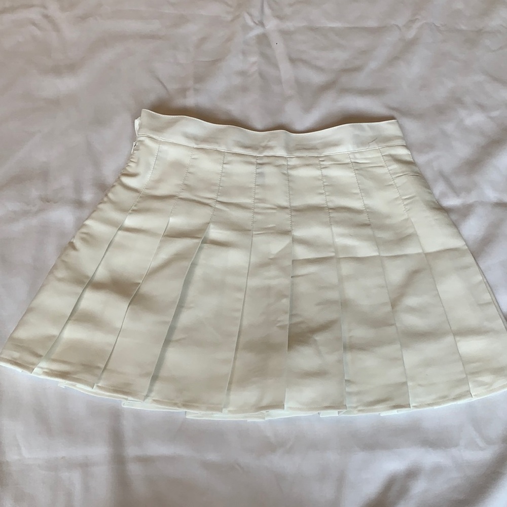 white pleated skirt
